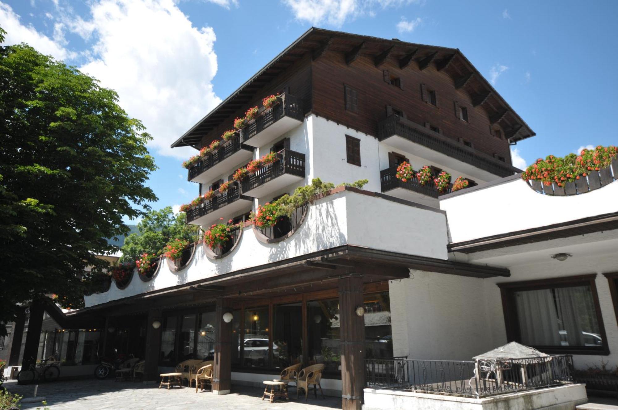 Hotel Nazionale Bormio Bagian luar foto
