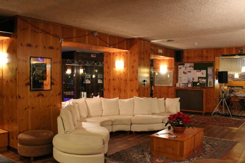 Hotel Nazionale Bormio Bagian luar foto