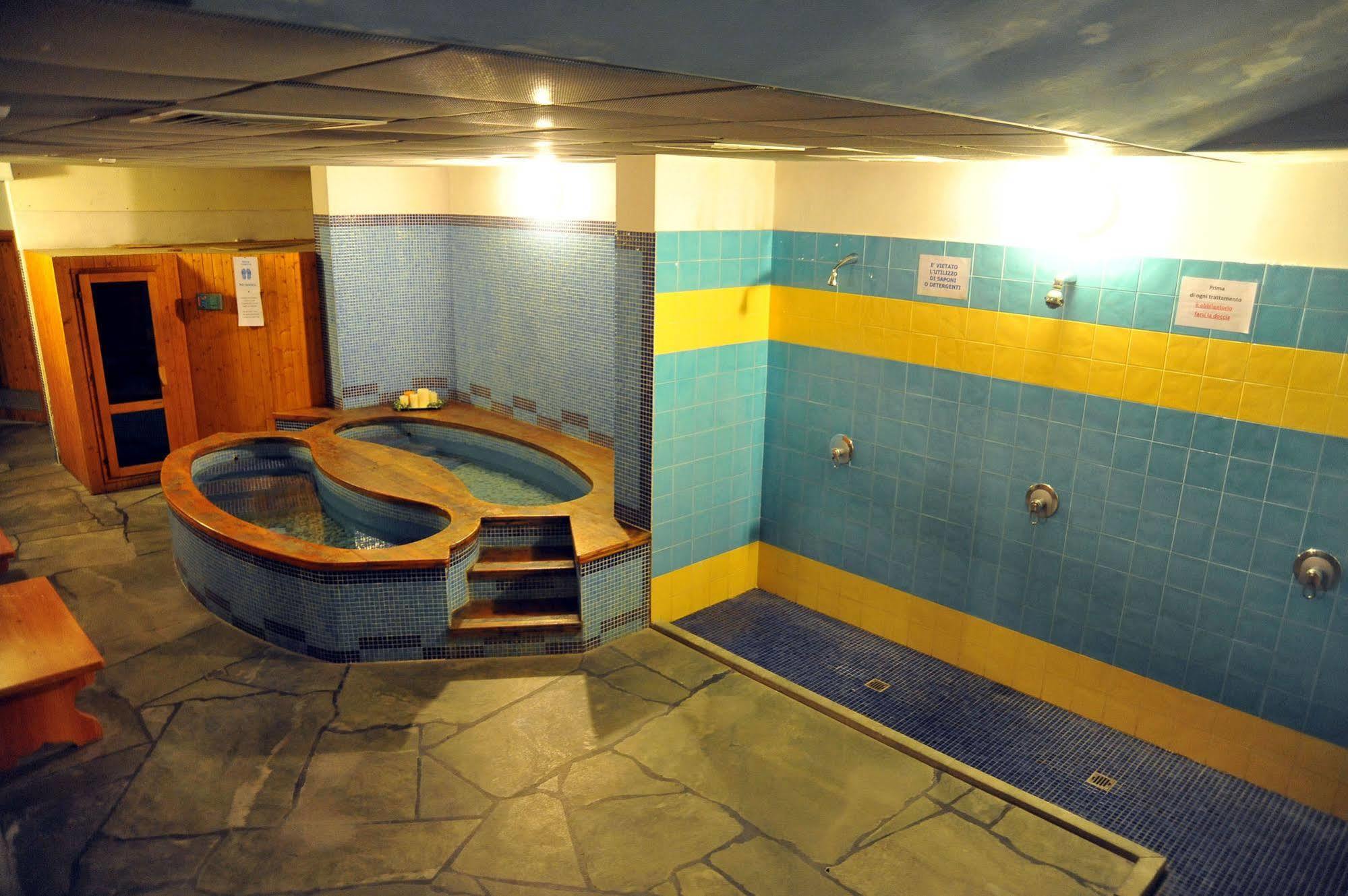 Hotel Nazionale Bormio Bagian luar foto