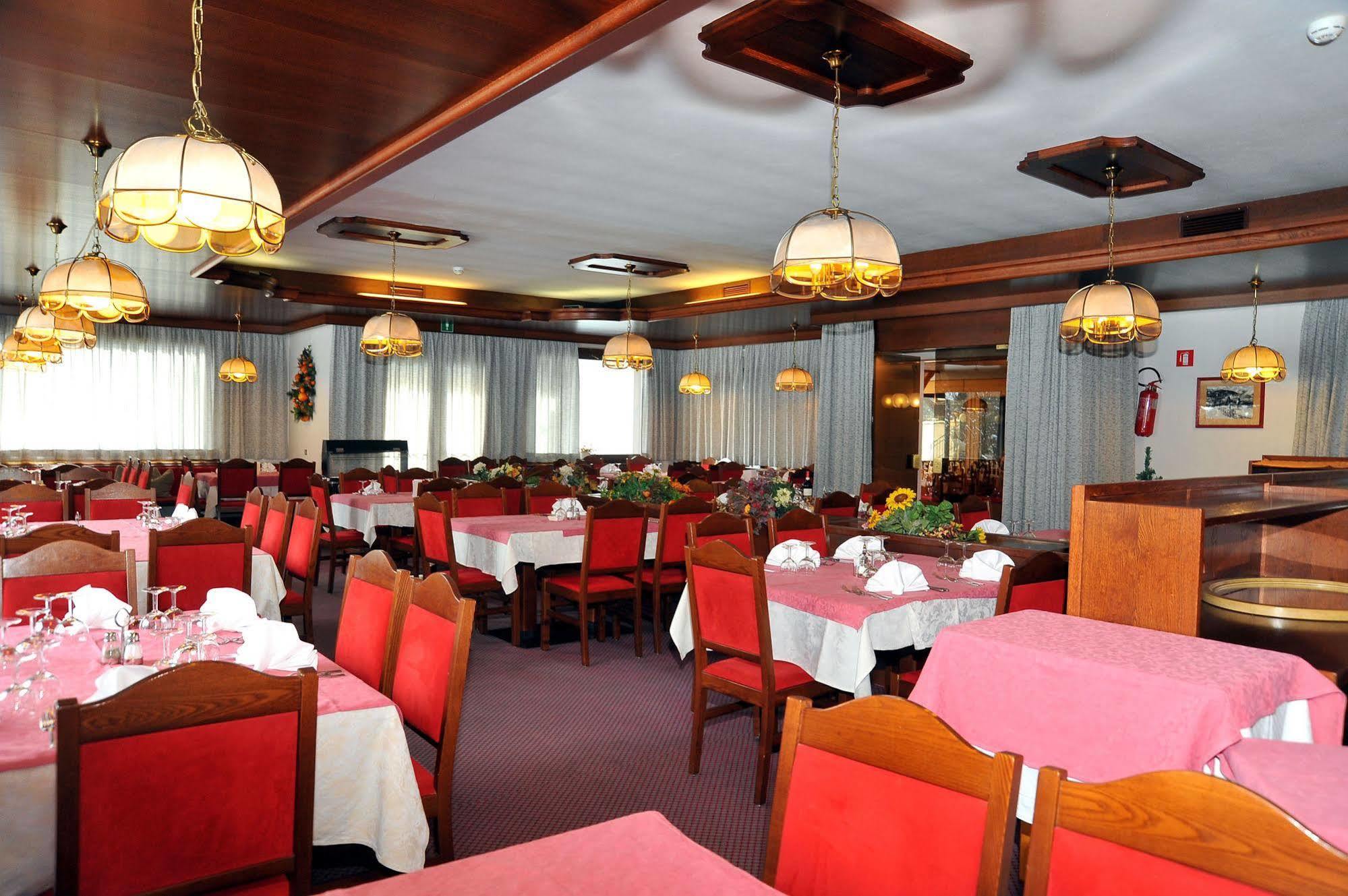 Hotel Nazionale Bormio Bagian luar foto