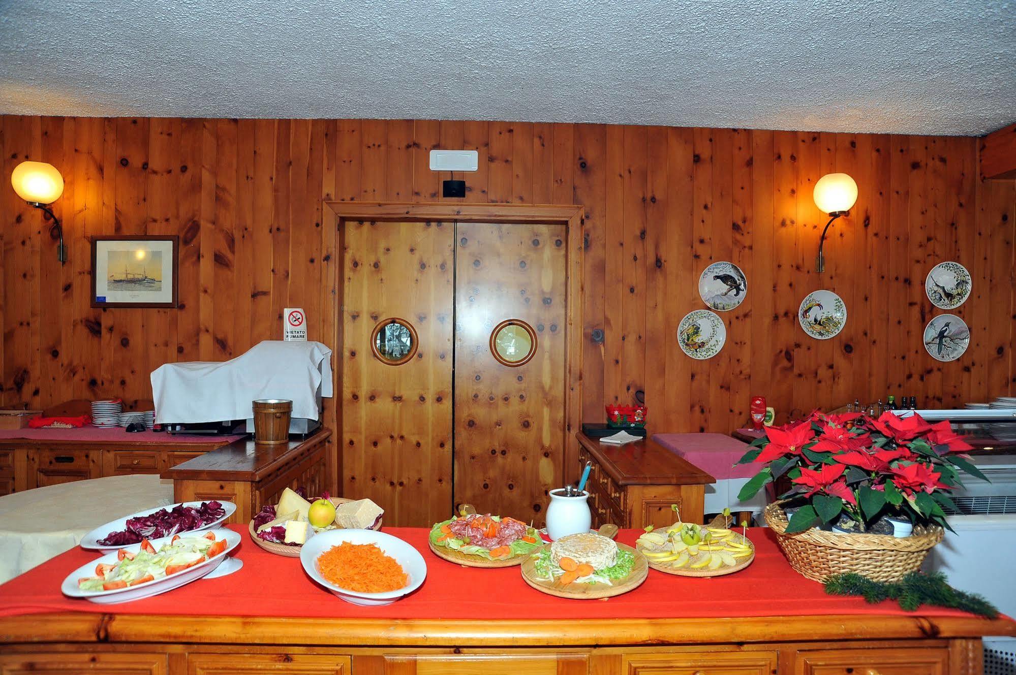 Hotel Nazionale Bormio Bagian luar foto