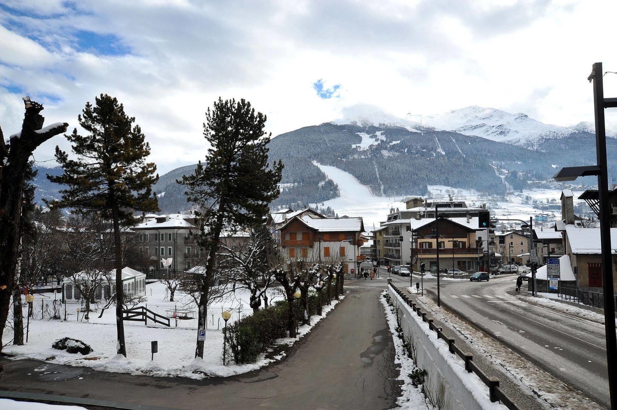 Hotel Nazionale Bormio Bagian luar foto
